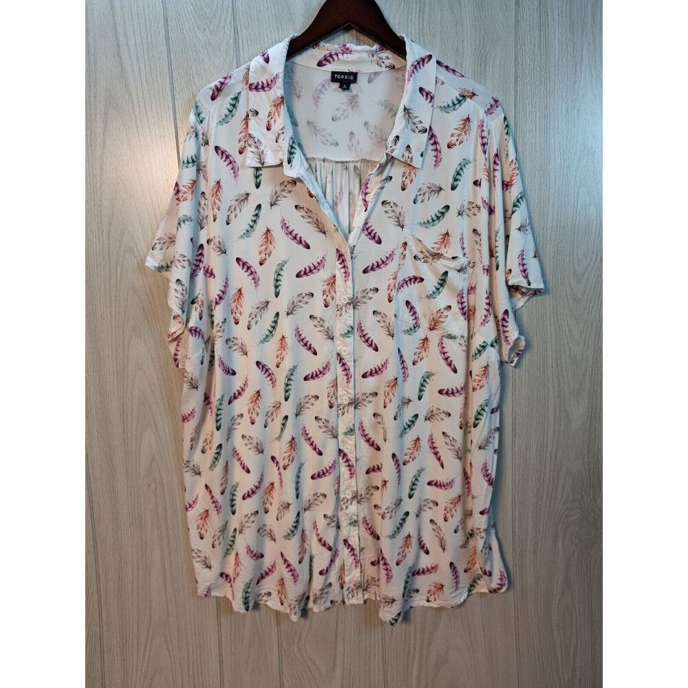 Torrid 5 Plus Size 5x Feather Print Button Up Shi… - image 1
